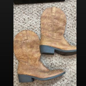 Cowboy boots size 7